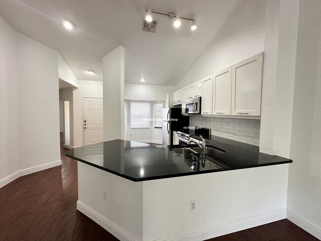 Building Photo - 7767 Sugar Bend Dr