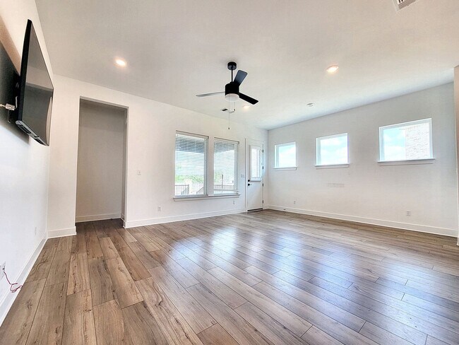 Building Photo - 513 Three Feathers Ct