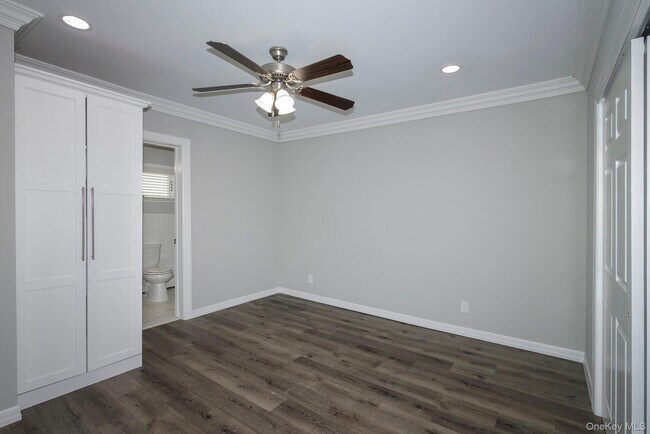 Building Photo - 100 N Country Rd