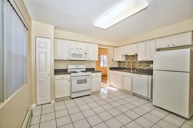 Building Photo - 1930 W Estes Ave