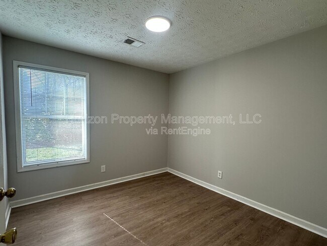 Building Photo - 5142 Farm Pl Dr NE