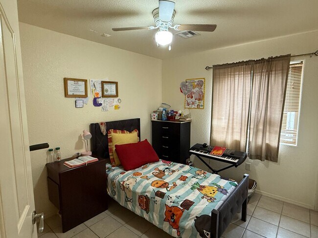 Building Photo - Casa en San Luis AZ with included utilitie...