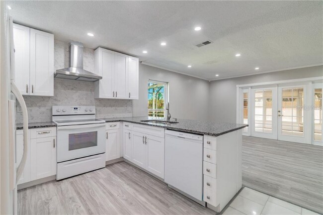 Building Photo - 14729 Tall Tree Dr