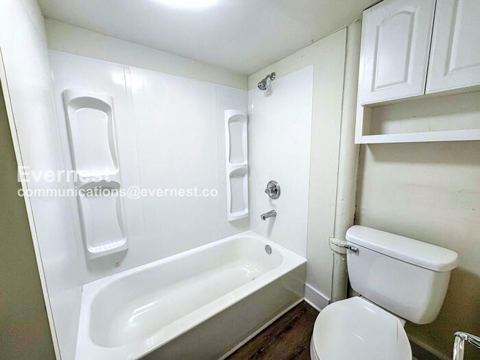 Building Photo - 1629 Alemeda Ave SW