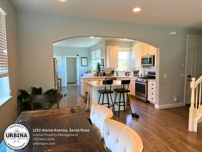 Building Photo - Newer Home, Beautiful Santa Rosa Property!