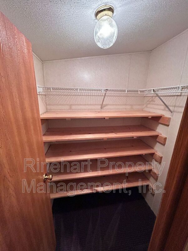 Building Photo - 5035 Park Creek Dr