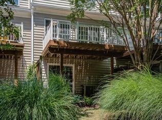 Building Photo - 1215 Heritage Commons Ct