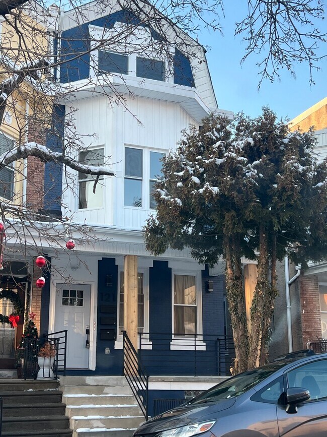 Building Photo - 121 W Sharpnack St