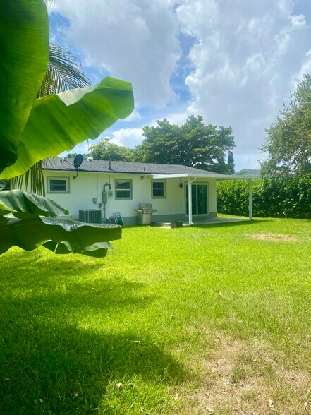 Building Photo - 6255 SW 62nd Ct