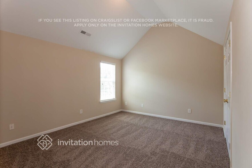 Building Photo - 8422 Oak Dr