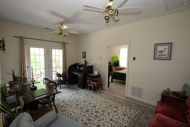 Building Photo - 231 Rivergate Dr