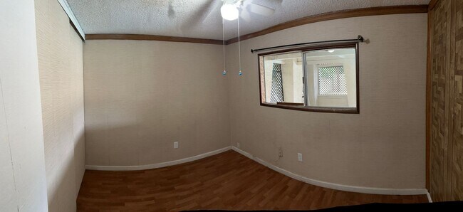 Building Photo - 3 Bedroom / 2 Bathroom Pool Home In Hemet