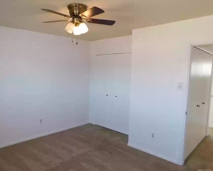 Building Photo - 5 Bridgeport Cir