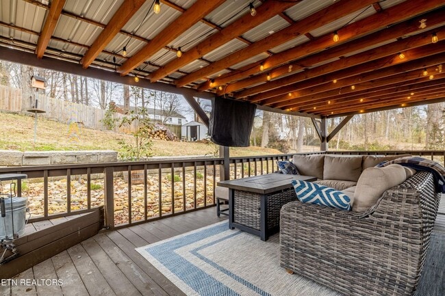 Building Photo - 319 Hermitage Dr