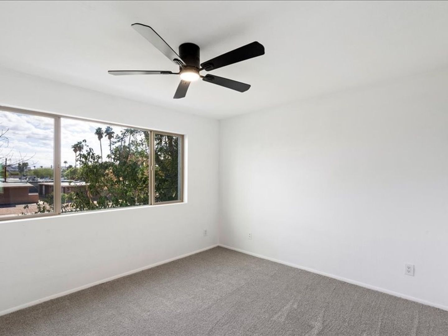 Building Photo - 122 S Hardy Dr