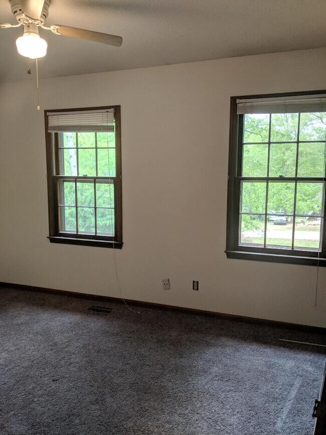 Building Photo - 144 Fern Forest Dr