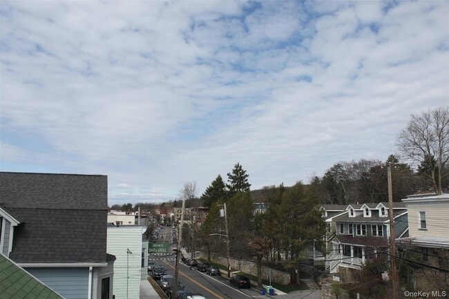 Building Photo - 451 Warburton Ave