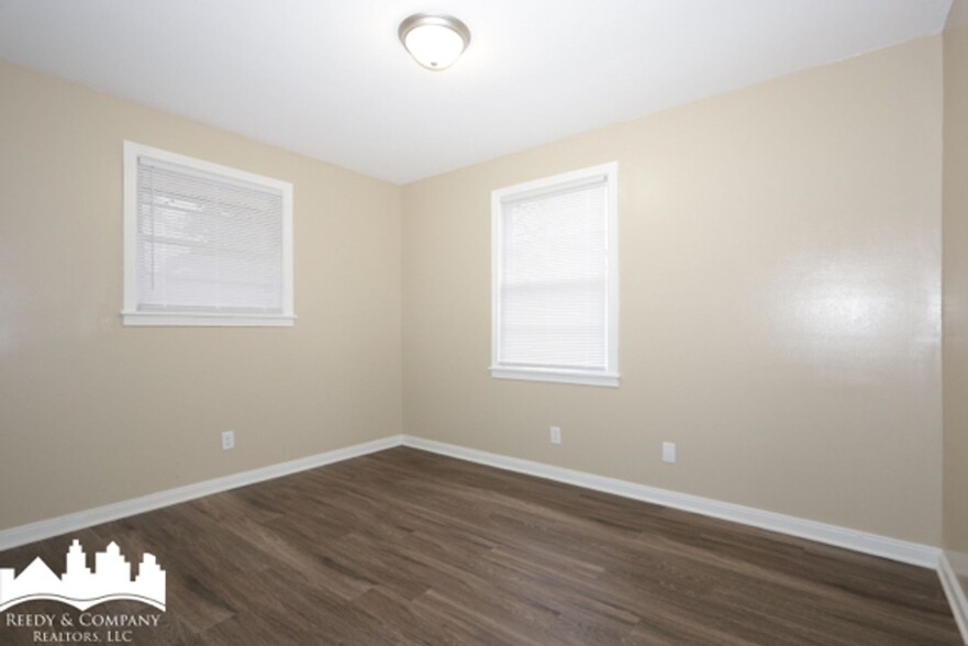 Building Photo - 616 N Roselawn Dr