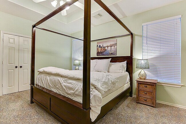 Building Photo - 6 N Queenscliff Cir