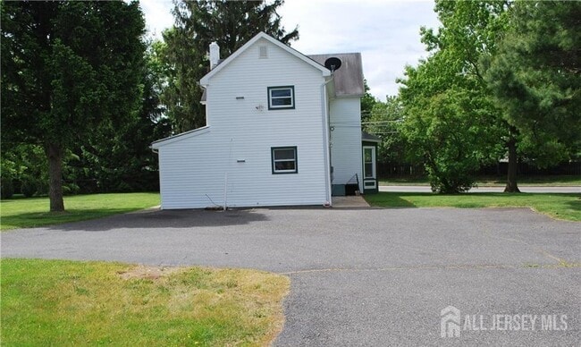 Building Photo - 472 Buckelew Ave