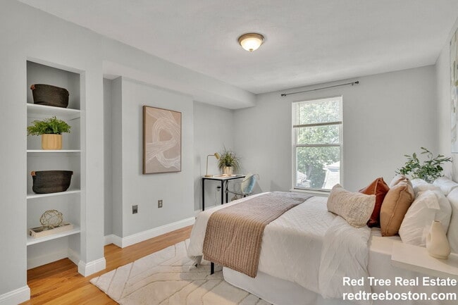 Building Photo - 73 River St