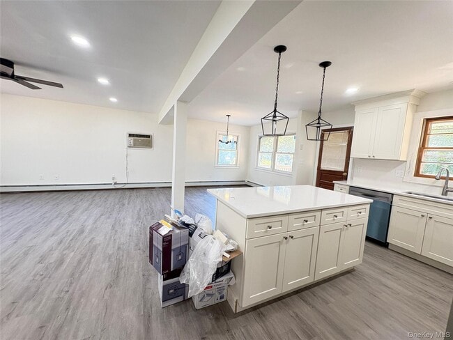 Building Photo - 27 Floral Dr