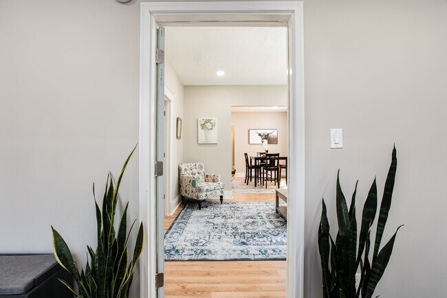 Building Photo - 1122 Emerson Ave