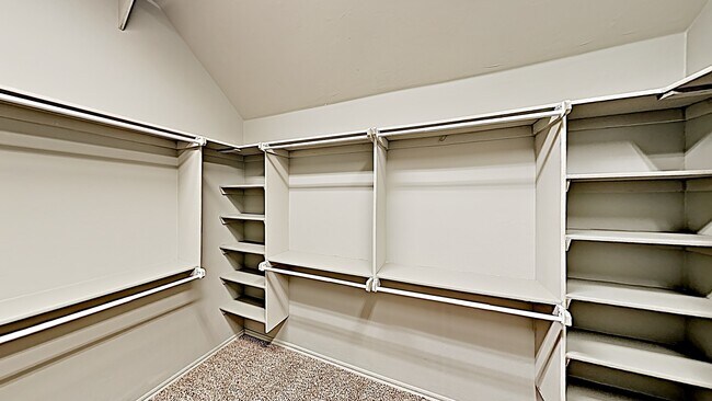 Building Photo - Stunning 5 Bedroom In Edmond With Bonus Room and Study