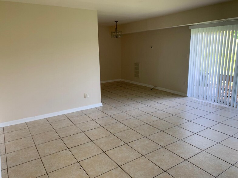 Building Photo - 5504 Karen Elaine Dr