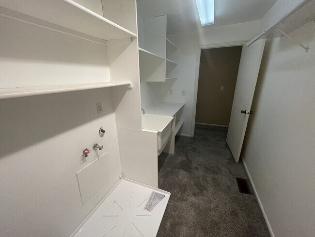 Building Photo - Spacious 6-Bed Oasis with Finished Basement & Cozy Fireplace.