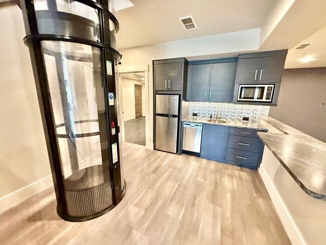 Building Photo - Luxury Golf Retreat in Berthoud with Breat...