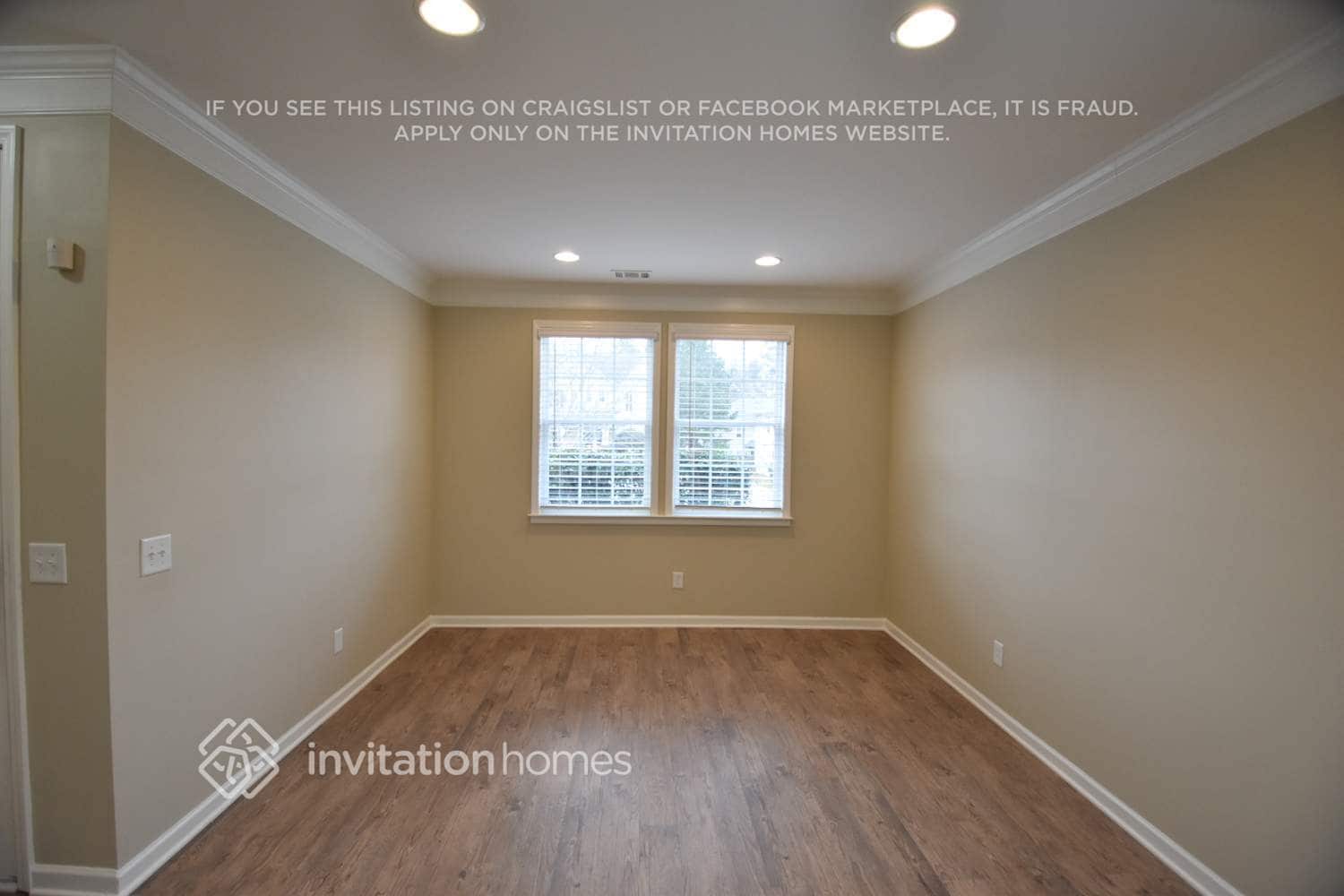 Building Photo - 335 Yellow Iris Rd SE