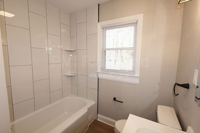 Building Photo - 8834 Old Holly Rd