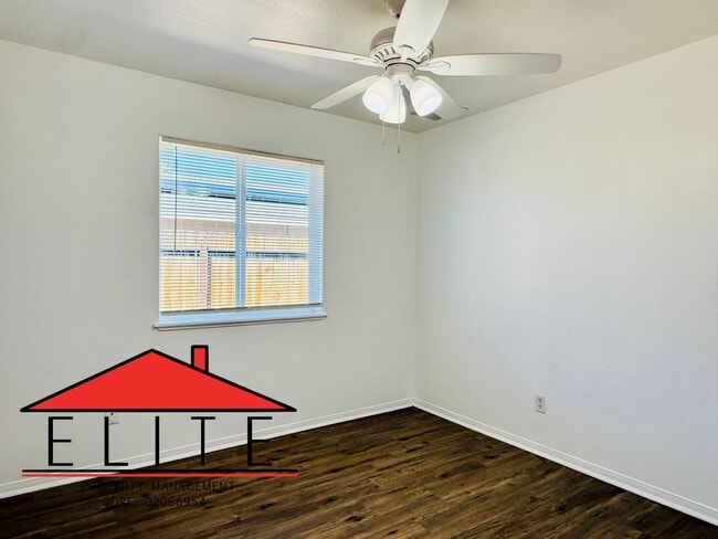 Building Photo - AVAILABLE NOW!!!