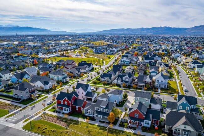 Building Photo - 5032 Bear Trap Dr