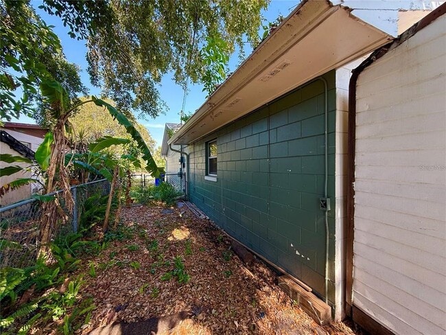 Building Photo - 1507 N Thacker Ave