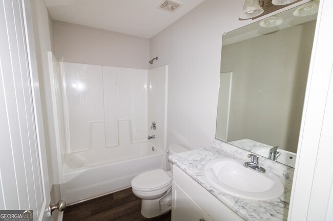 Building Photo - 218 Evans Ter