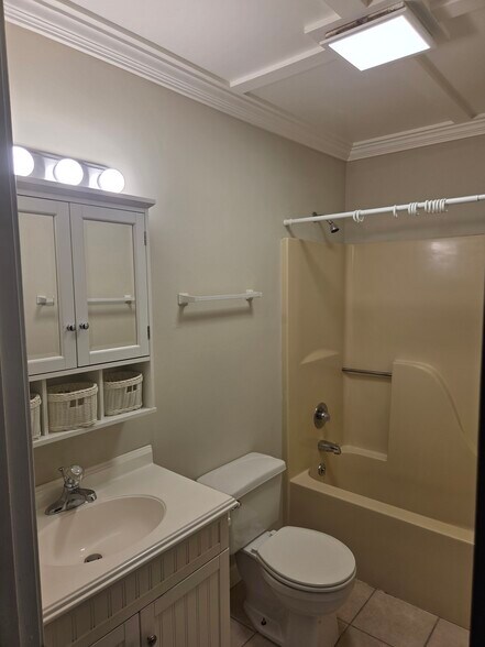 Building Photo - 3007 W Sunset Dr