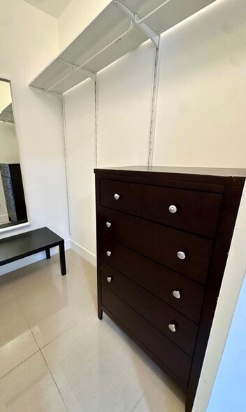 Building Photo - 14890 NE 10th Ave