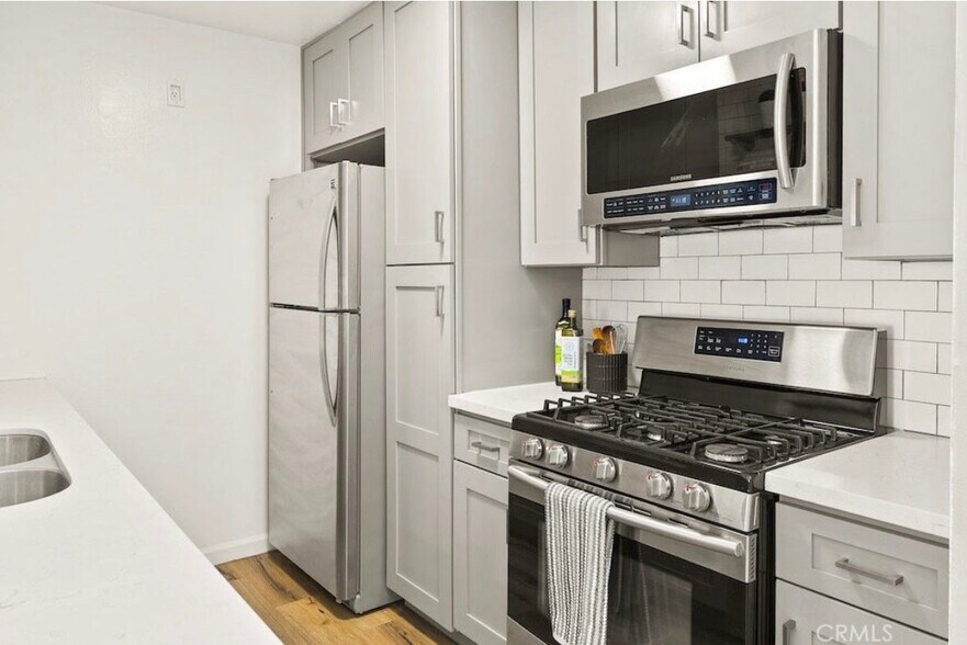 Building Photo - 18620 Hatteras St