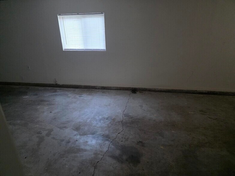 Building Photo - 963 SE Miller Ave