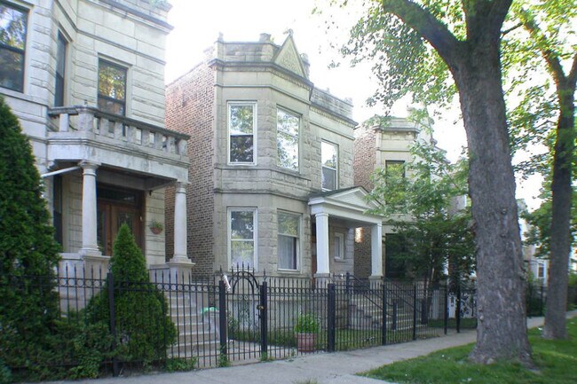Primary Photo - 2036 N Sawyer Ave