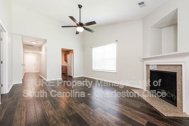 Building Photo - 7840 Park Gate Dr