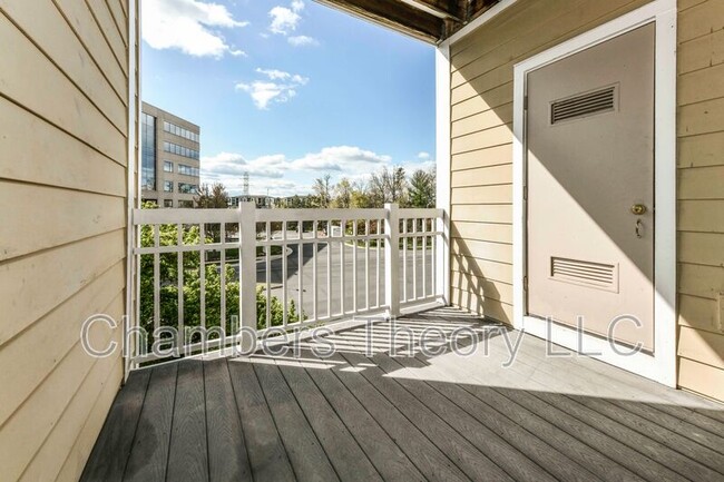 Building Photo - 2105 Highcourt Ln