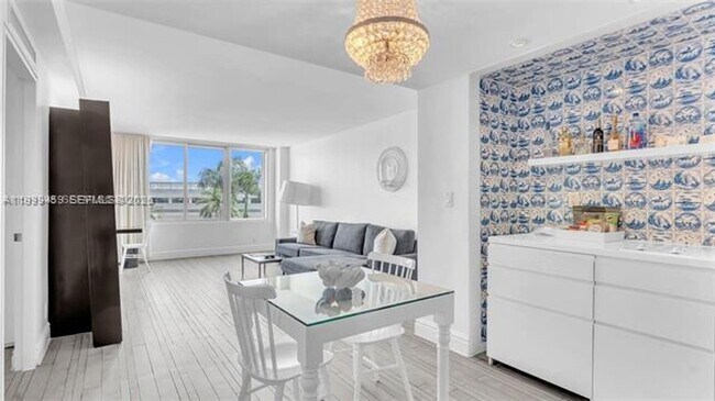 Building Photo - 1100 West Ave