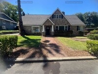 Building Photo - "Wine Country Living at Its Finest – 5BR R...