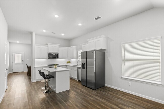 Building Photo - 1613 Wayback Dr