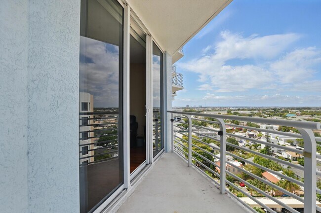 Building Photo - 1551 N Flagler Dr