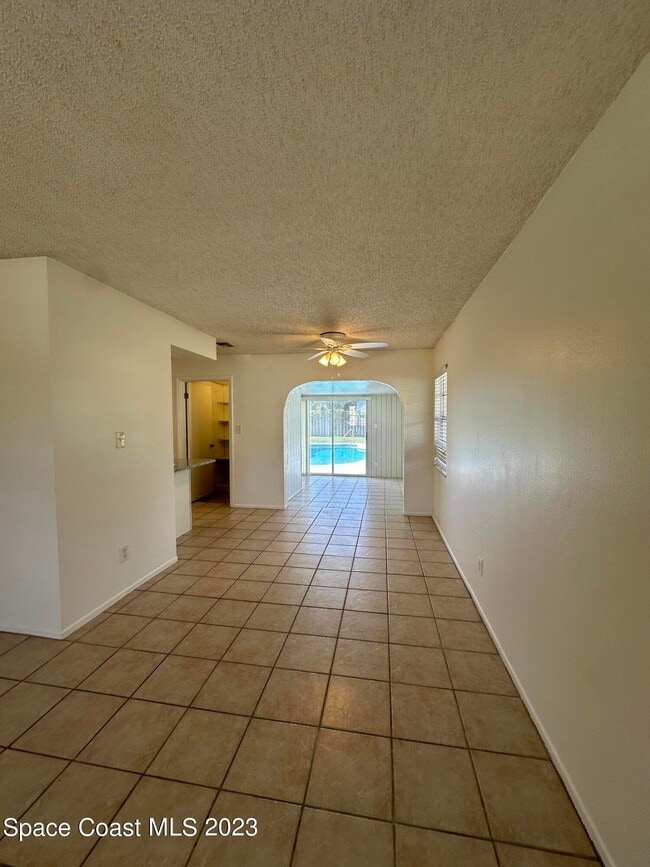 Building Photo - 2781 Hereford Rd