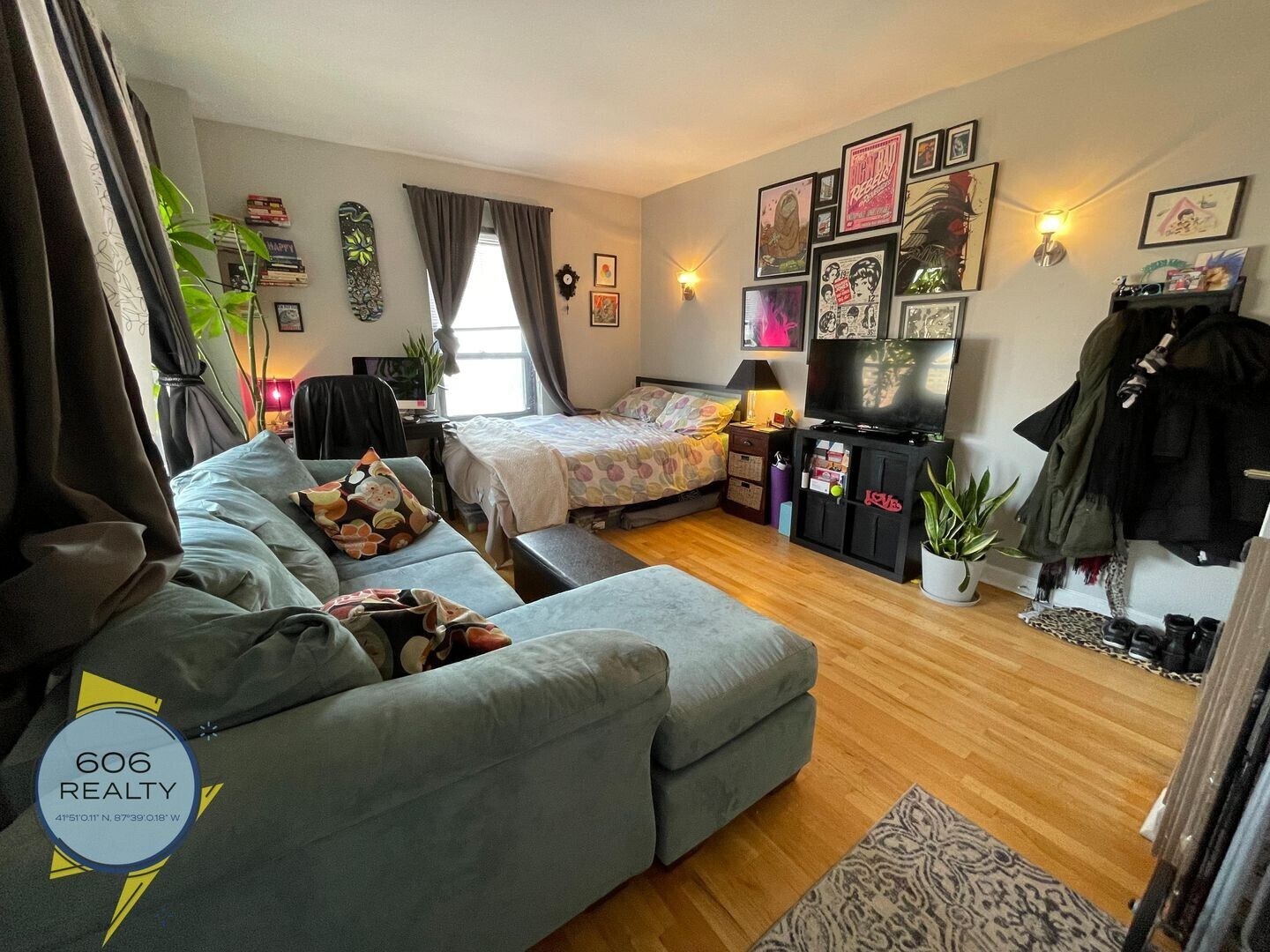 Building Photo - 734 W Bittersweet Pl